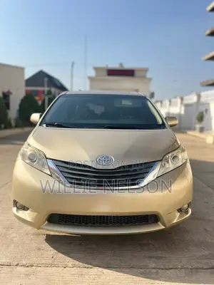 Toyota Sienna XLE 8 Passenger 2011 Gold