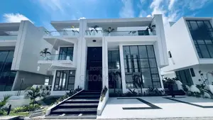 5bdrm House in Osapa london for sale