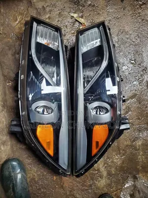 Complete Headlights for Kia Sedona 012 Is Available