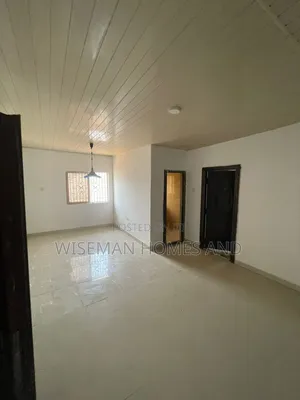 Mini Flat in Opposite Crown for rent