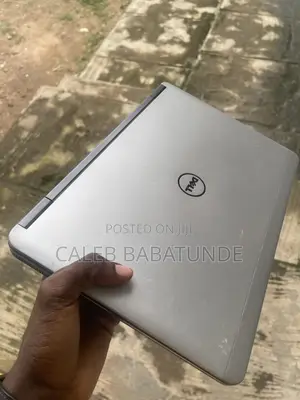 Laptop Dell Latitude 7420 4GB Intel Core i3 SSD 128GB