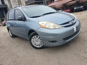 Toyota Sienna LE 2009 Blue