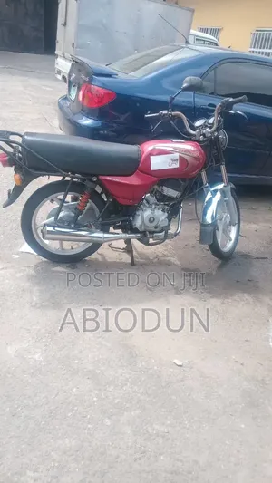 Bajaj Boxer BM100ES 2022 Red