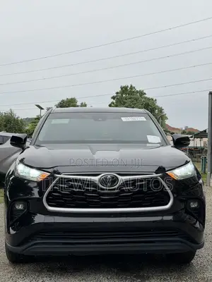 Toyota Highlander LE 2021 Black