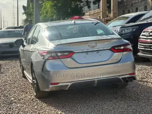 Toyota Camry SE 2022 Silver