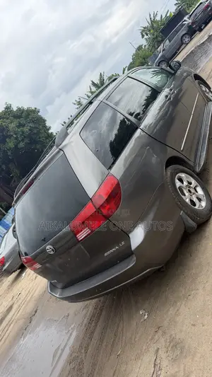 Toyota Sienna LE AWD 2005 Gray