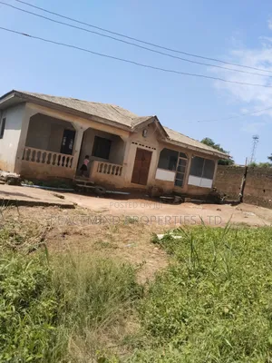 6bdrm Bungalow in Oniyale By Poultry for sale