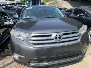 Toyota Highlander Limited 2012 Gray