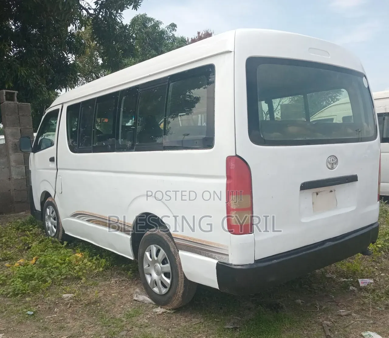 Toyota HiAce 2012 White