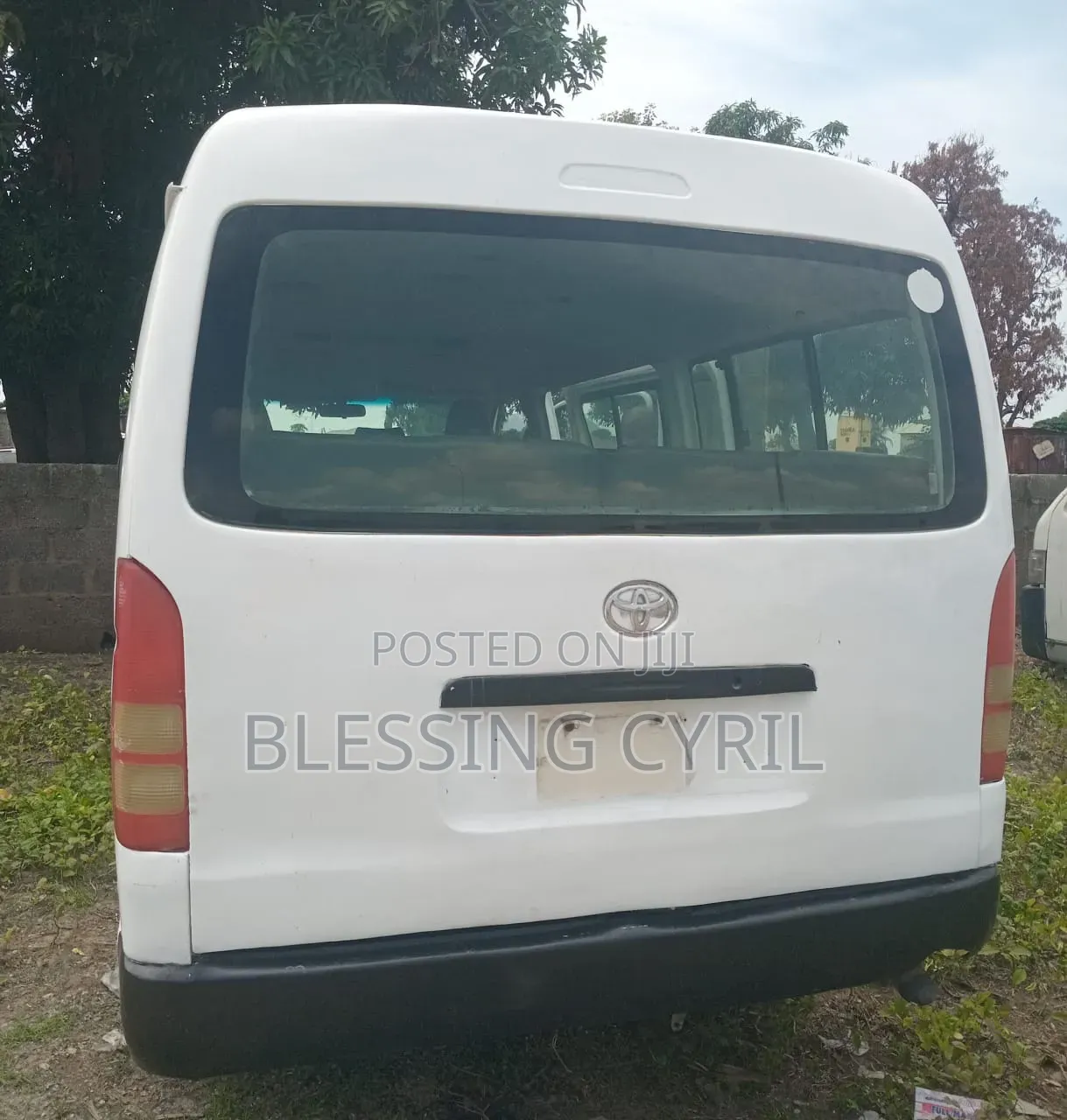 Toyota HiAce 2012 White