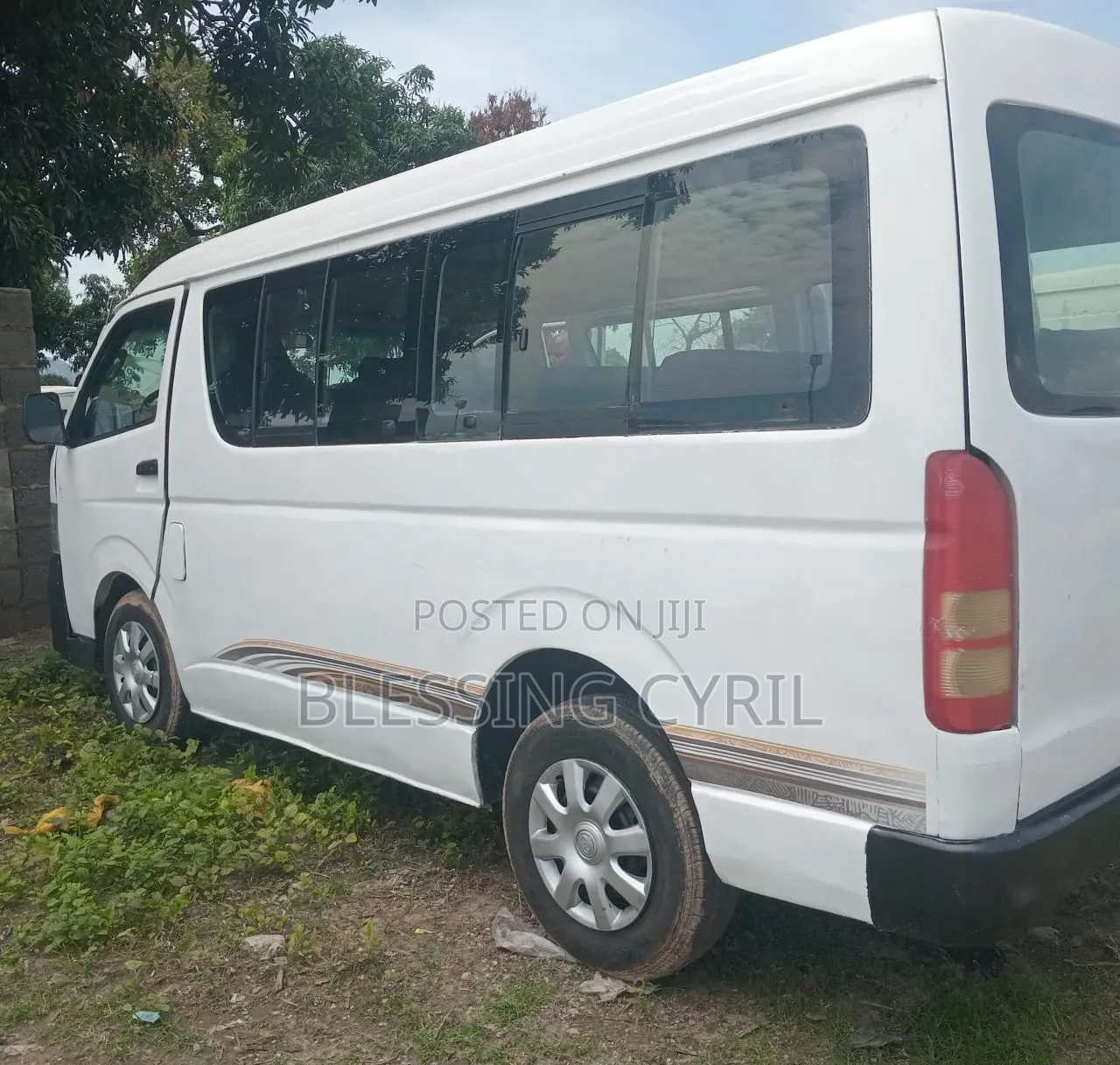 Toyota HiAce 2012 White