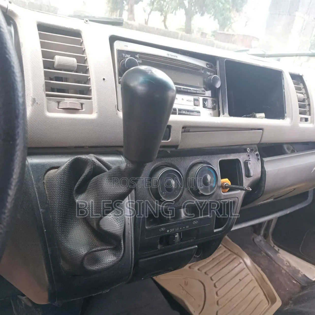 Toyota HiAce 2012 White