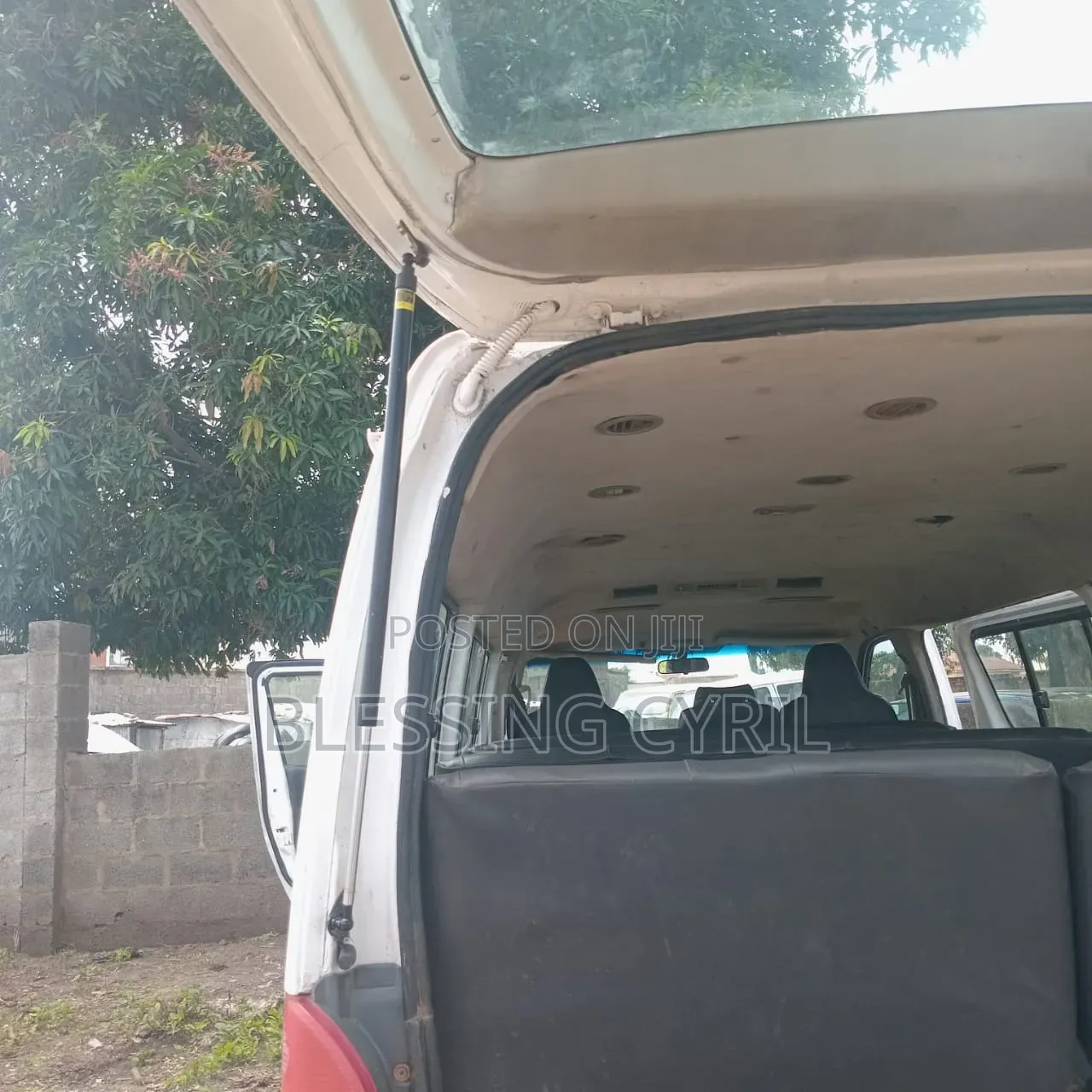 Toyota HiAce 2012 White