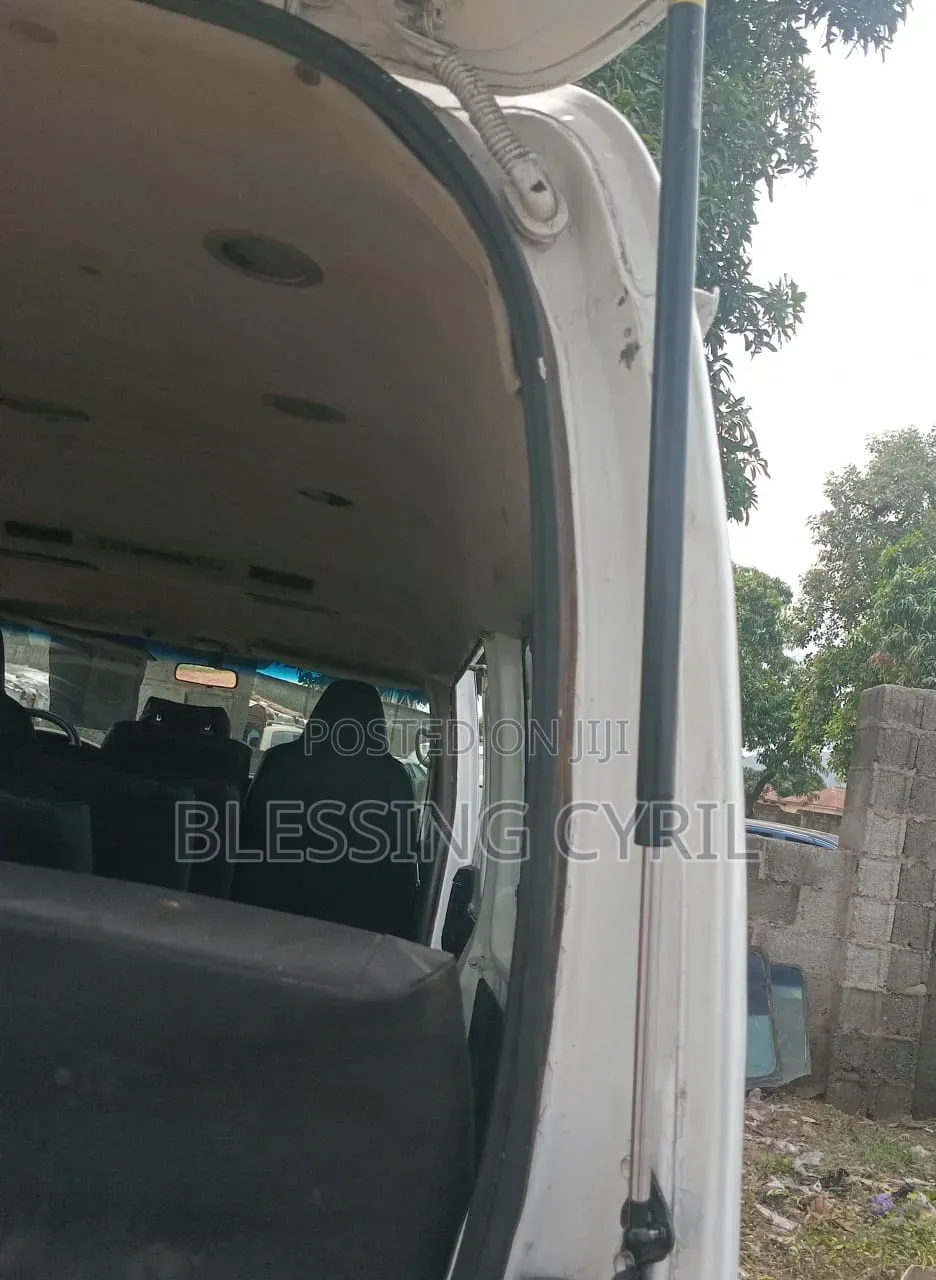 Toyota HiAce 2012 White