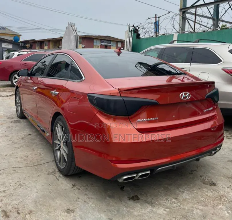 Hyundai Sonata SE 2016 Red