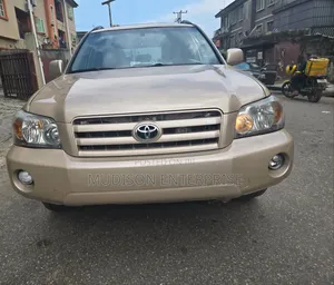 Toyota Highlander V6 FWD 2003 Gold