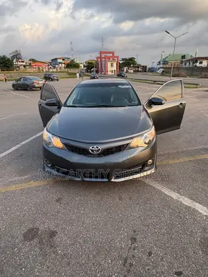 Toyota Camry SE 4dr Sedan (2.5L 4cyl 6A) 2013 Gray