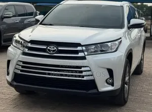 Toyota Highlander XLE 4x4 V6 (3.5L 6cyl 8A) 2018 White