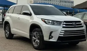 Toyota Highlander XLE 4x4 V6 (3.5L 6cyl 8A) 2018 White