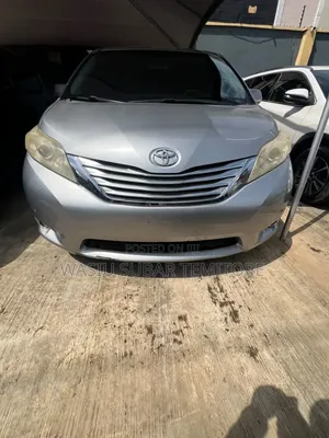Toyota Sienna 2012 Blue