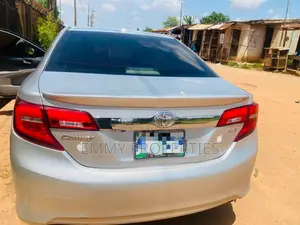 Toyota Camry XLE 4dr Sedan (2.5L 4cyl 6A) 2013 Silver