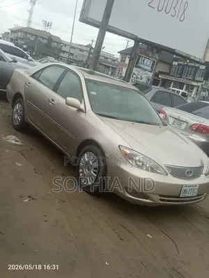 Toyota Camry 2004 Gold
