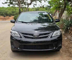 Toyota Corolla LE 4dr Sedan (1.8L 4cyl 4A) 2013 Black