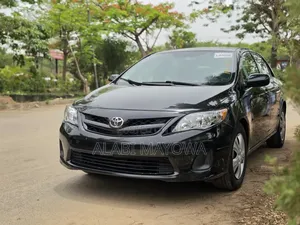 Toyota Corolla LE 4dr Sedan (1.8L 4cyl 4A) 2013 Black