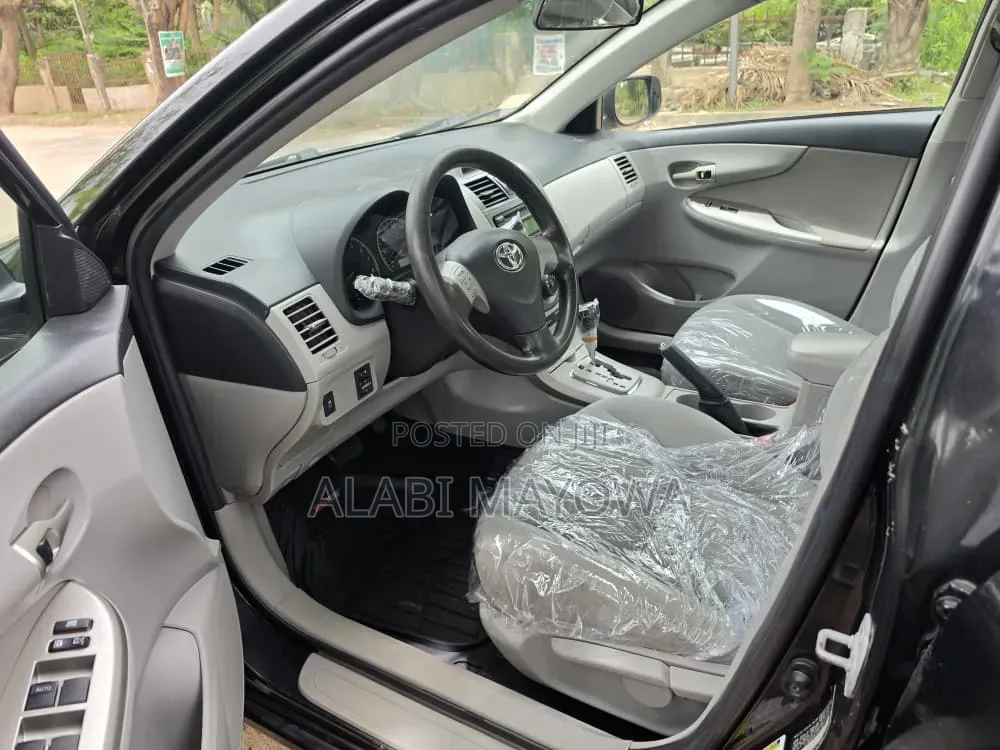 Toyota Corolla LE 4dr Sedan (1.8L 4cyl 4A) 2013 Black