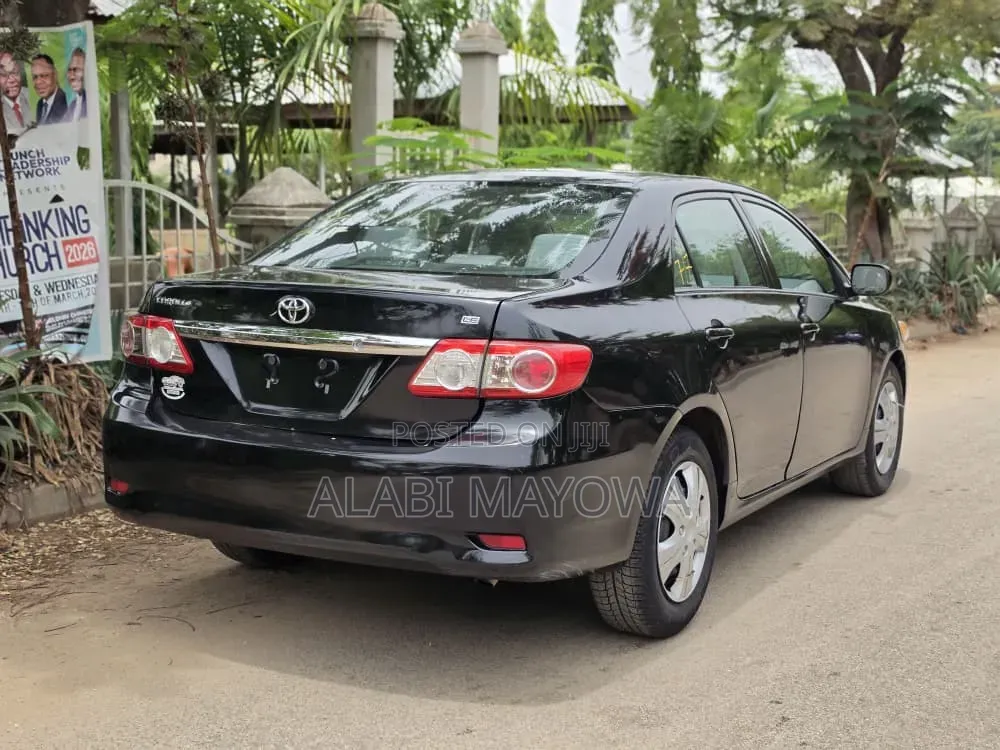 Toyota Corolla LE 4dr Sedan (1.8L 4cyl 4A) 2013 Black