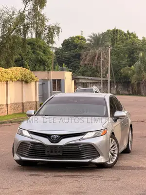Toyota Camry 2019 Silver