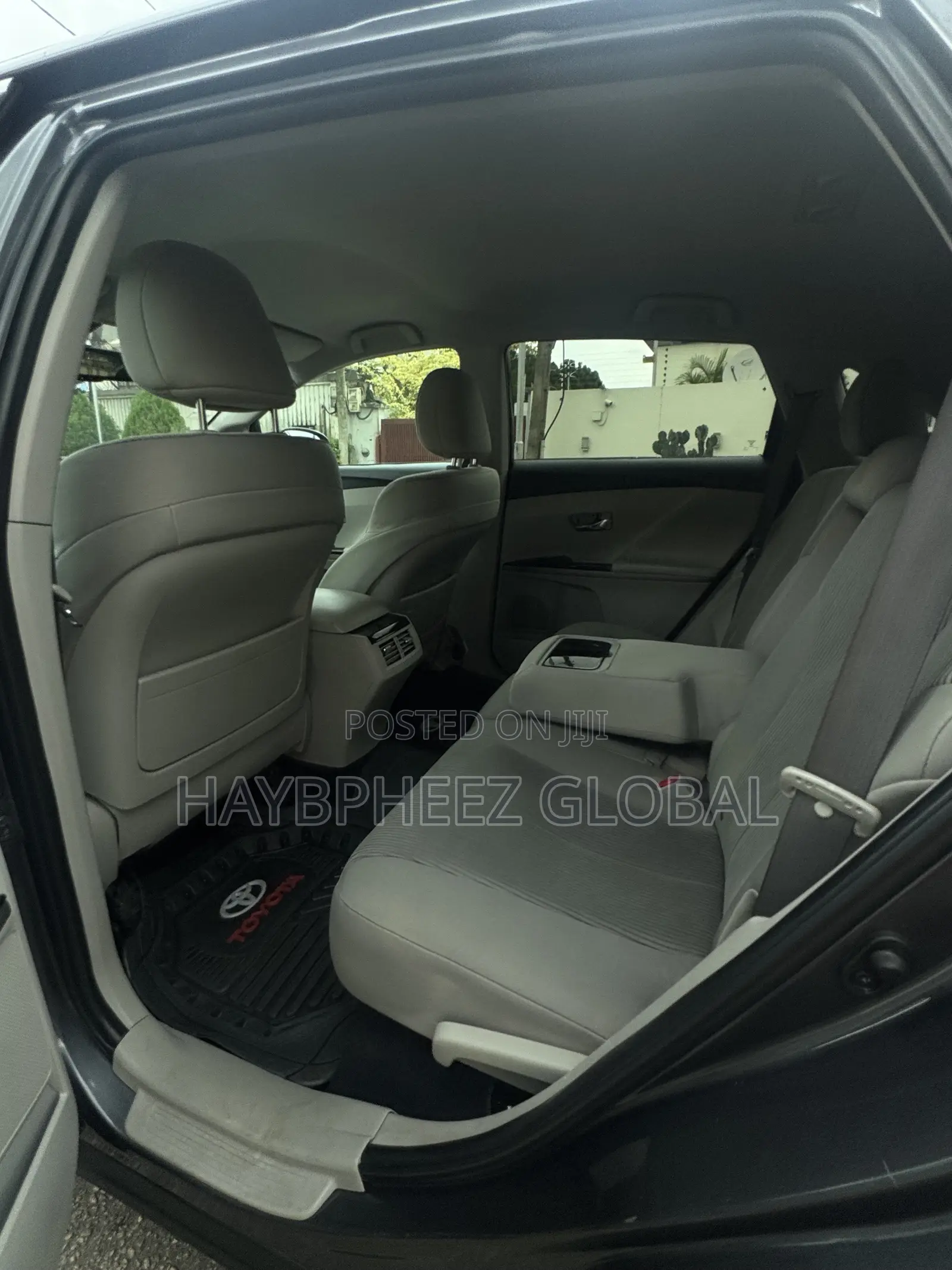 Toyota Venza LE 2010 Gray