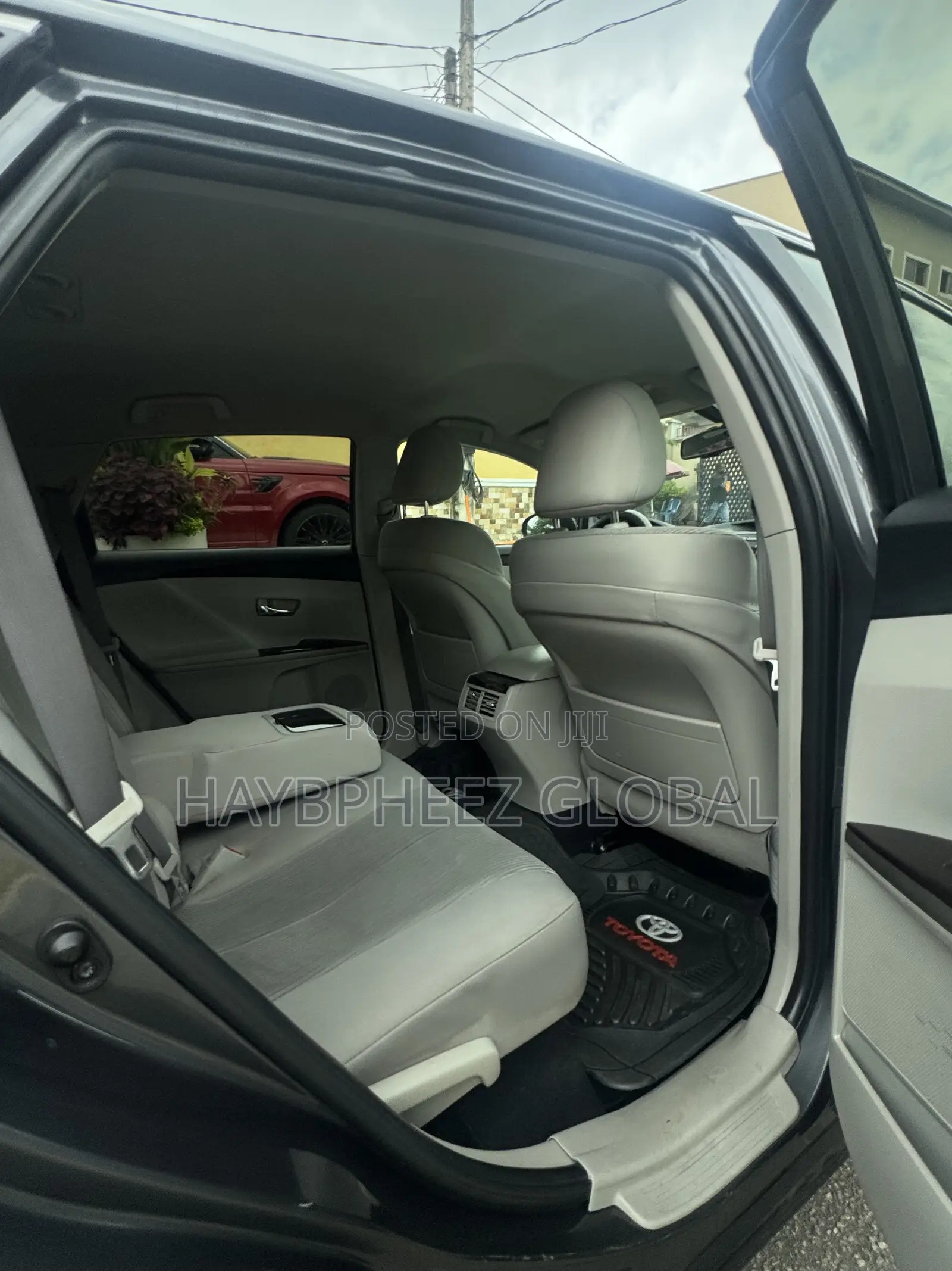 Toyota Venza LE 2010 Gray