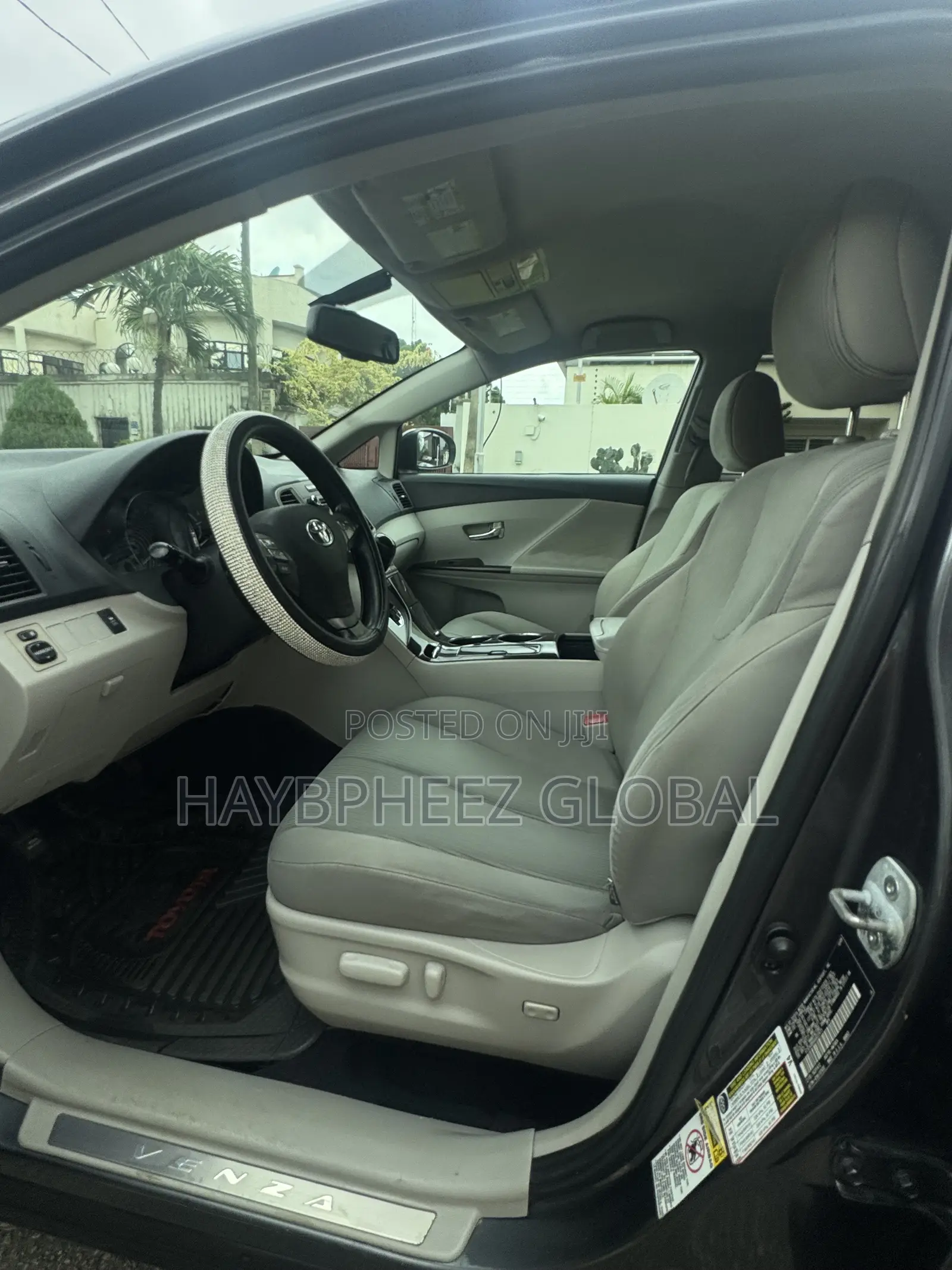 Toyota Venza LE 2010 Gray