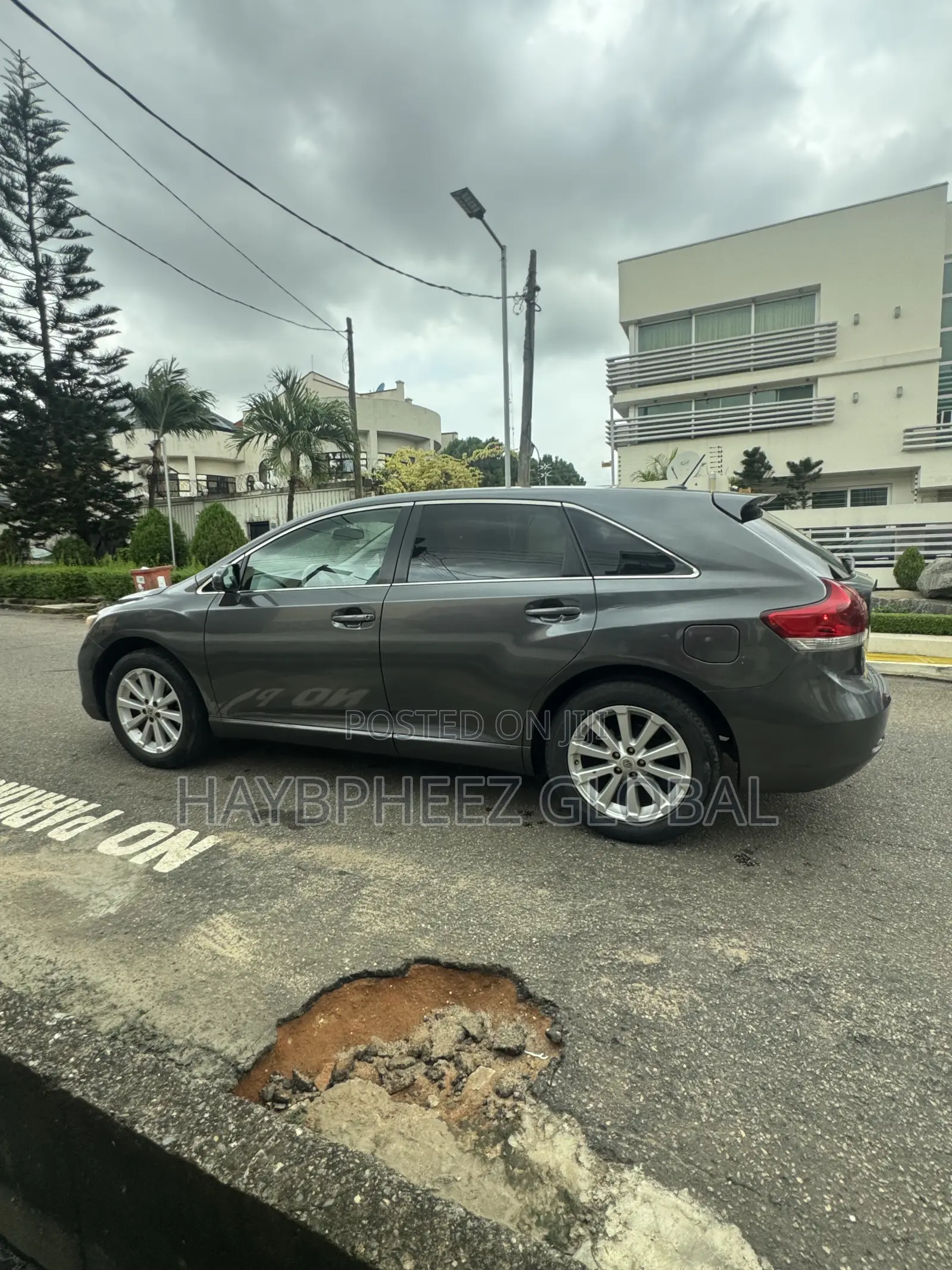 Toyota Venza LE 2010 Gray