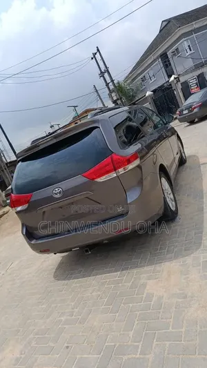 Toyota Sienna 2012 Gray
