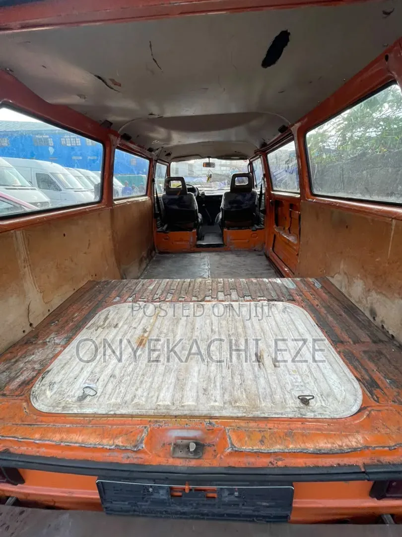 Volkswagen Transporter 2003 Orange