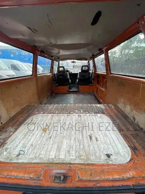Volkswagen Transporter 2003 Orange