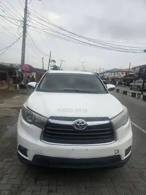 Toyota Highlander XLE 4dr SUV AWD (3.5L 6cyl 6A) 2015 White