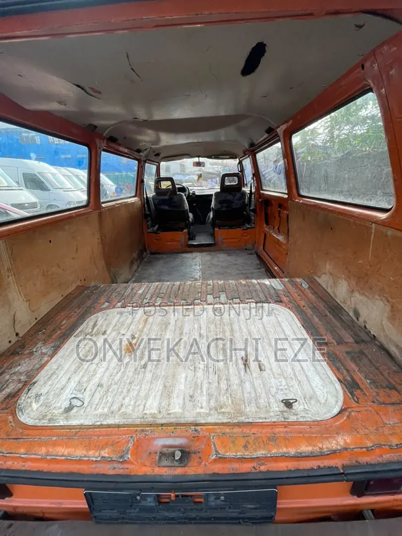 Volkswagen Transporter 2003 Orange