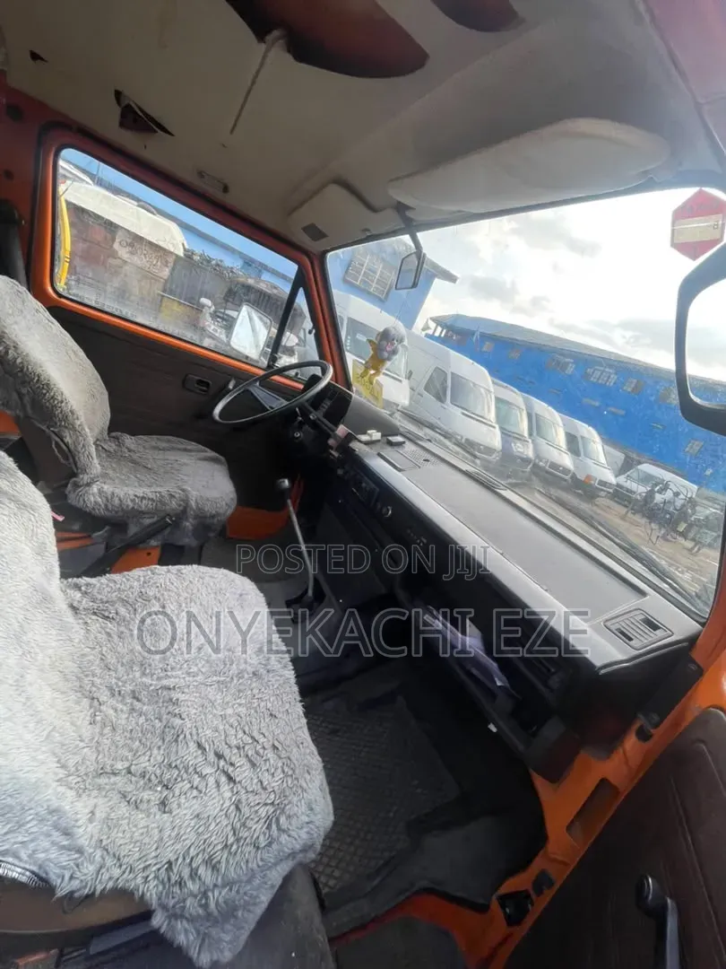 Volkswagen Transporter 2003 Orange