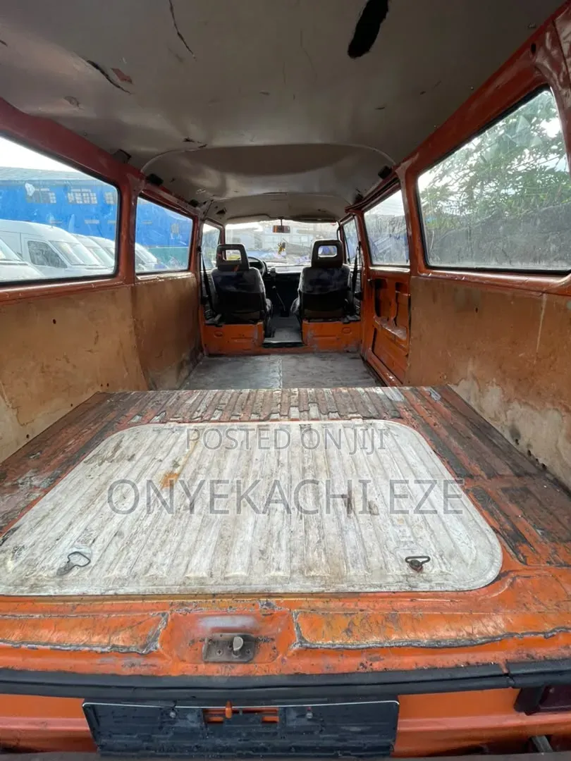 Volkswagen Transporter 2003 Orange