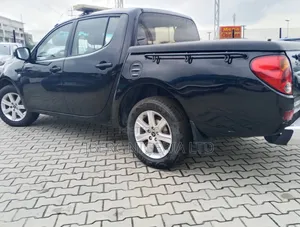 Mitsubishi L200 2014 Black
