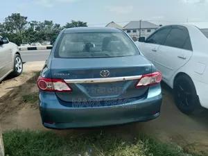 Toyota Corolla LE 4dr Sedan (1.8L 4cyl 4A) 2013 Blue
