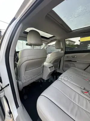 Toyota Venza V6 AWD 2010 White