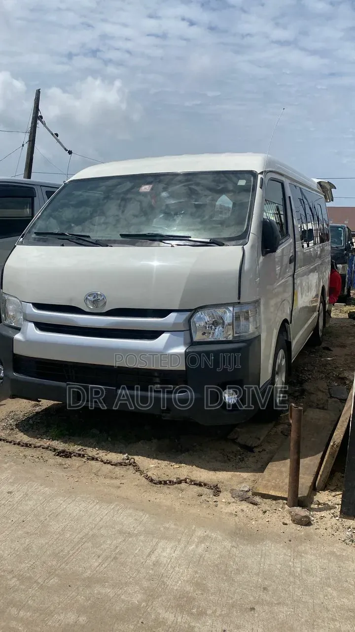 Toyota HiAce 2015 White