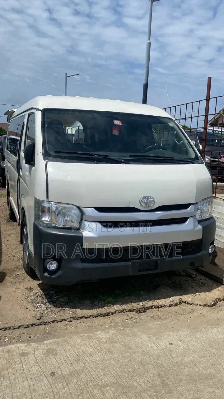 Toyota HiAce 2015 White