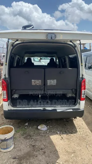 Toyota HiAce 2015 White