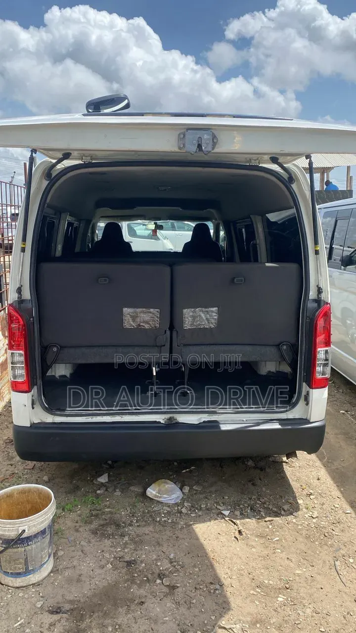 Toyota HiAce 2015 White