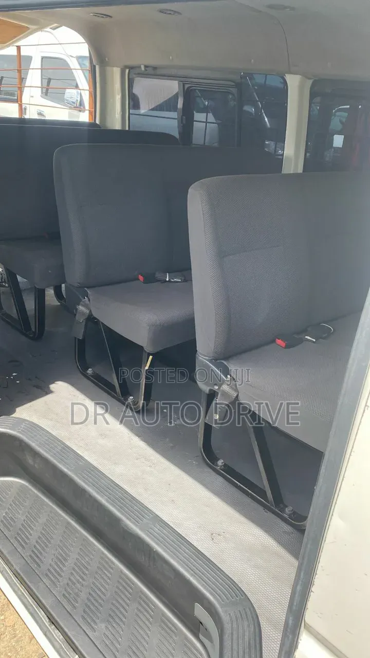 Toyota HiAce 2015 White